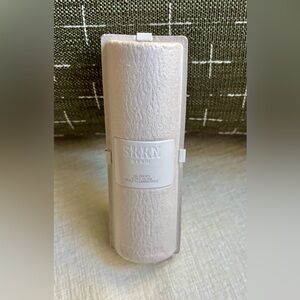 NWT 
SKKN by KIM Oil Drops Vita C Glow 1 fl Oz